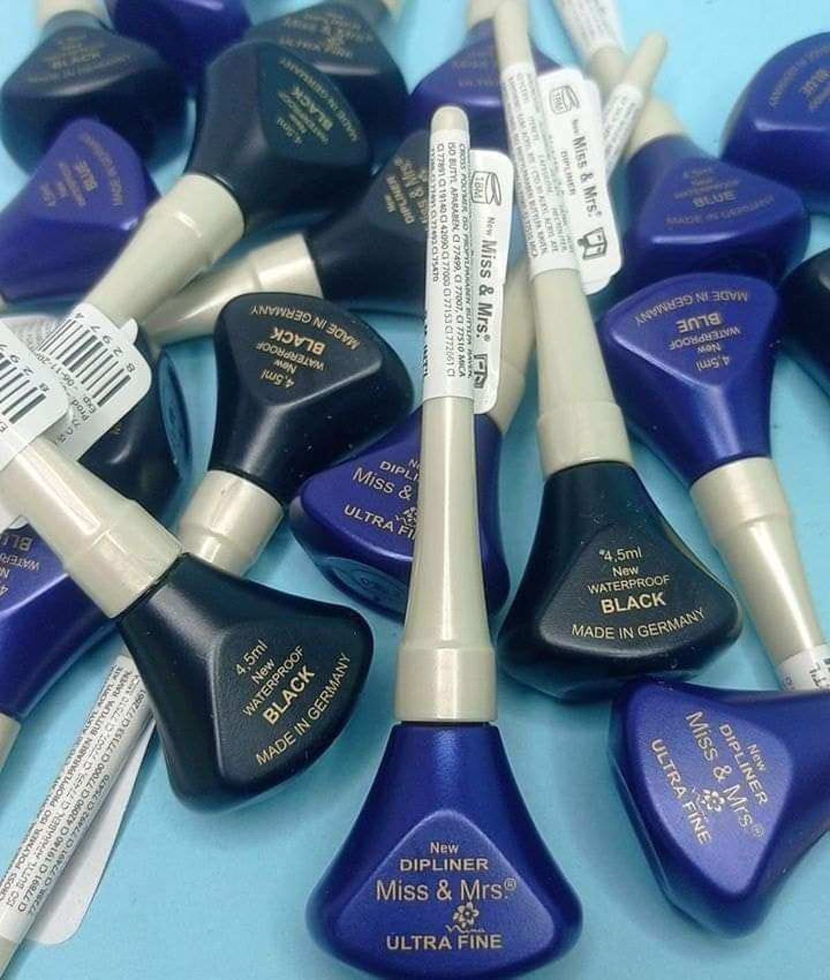 miss & Mrs eyeliner ( blue ) - Image 1