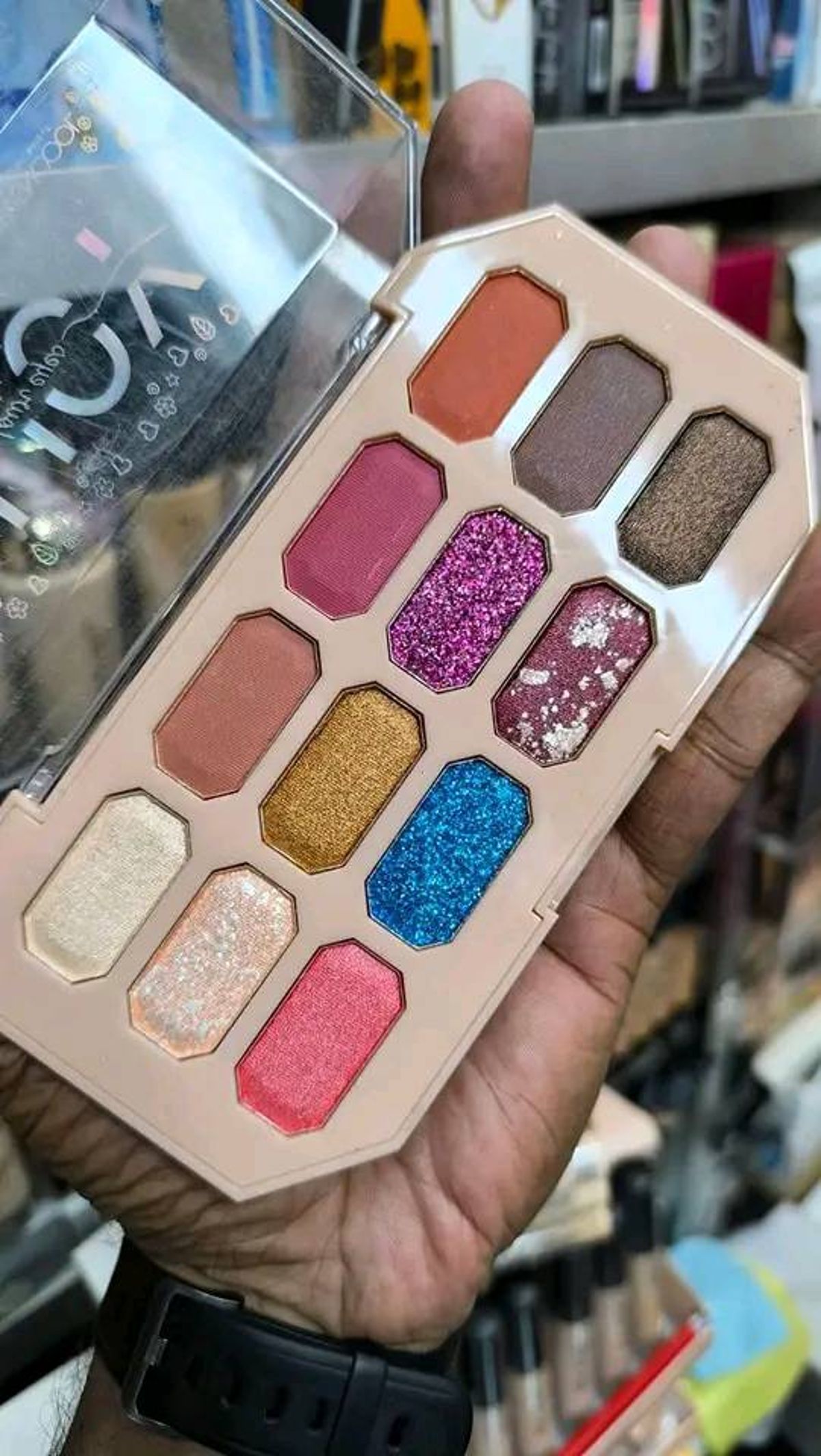 12 colour eyeshadow palette - Image 1