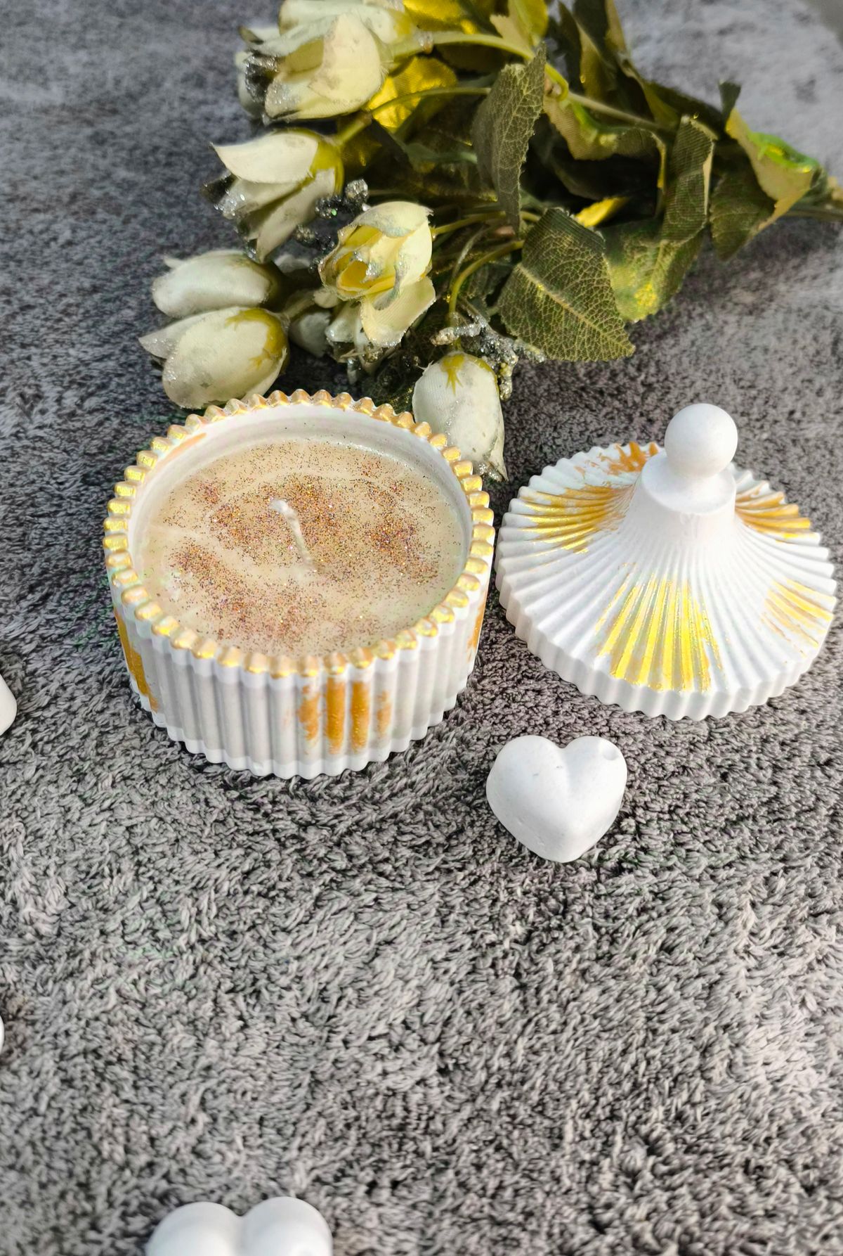 strawberry sented candle with concrete box - Image 1