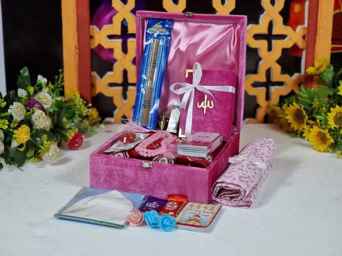 Luxury Quran Combo Package - Pink - Image 1