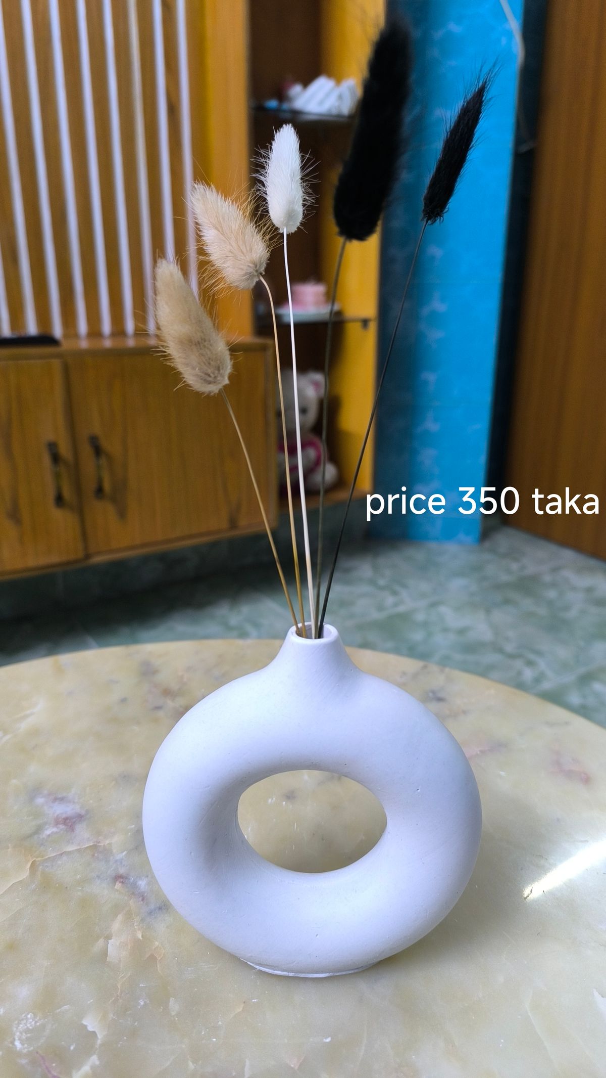 donut vase (white ) without flower - Image 1