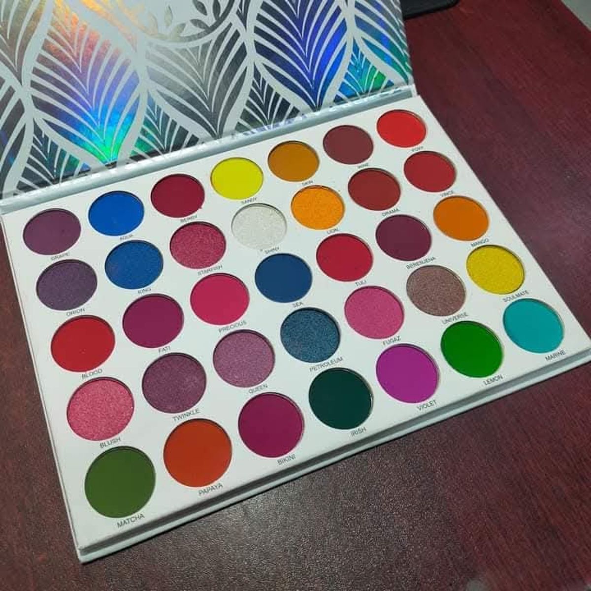 hawai eyeshadow palette - Image 1