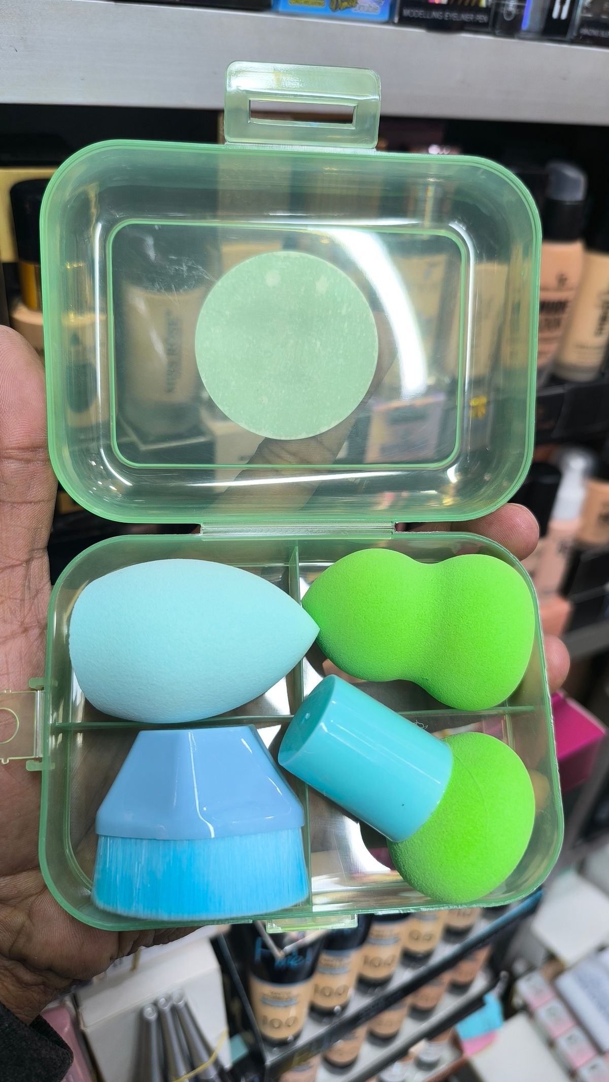 4 piece mackup kit - Image 1