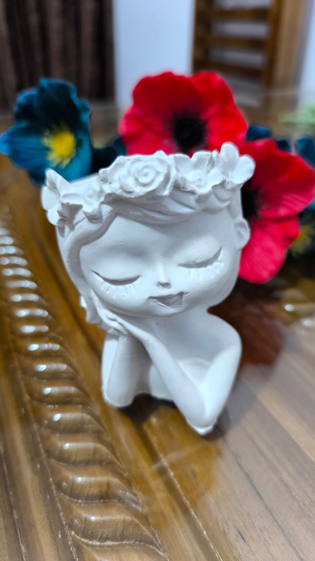 cute girl vase - Image 1