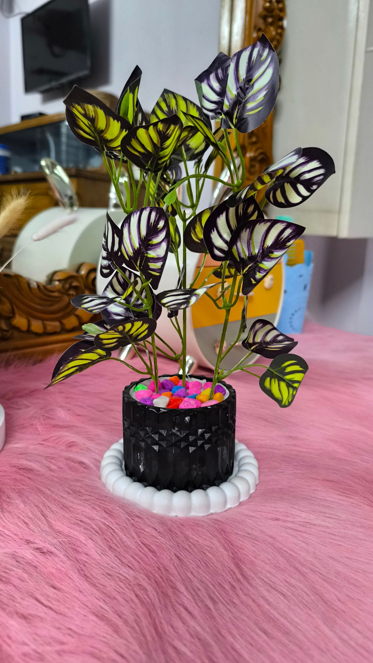 artificial plant+ concrete pot+ tray - Image 1