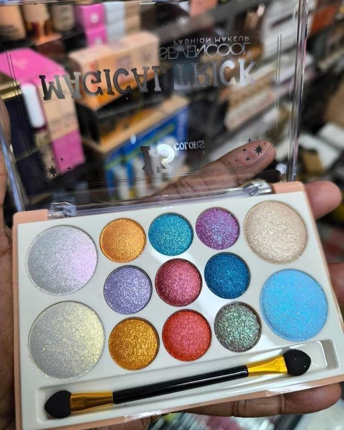 13 colour eyeshadow+ hilighter - Image 1
