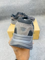 Yezzy boost 700 v2_img_2