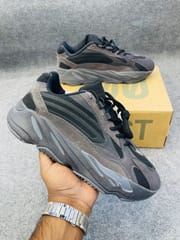 Yezzy boost 700 v2_img_1