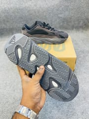 Yezzy boost 700 v2_img_3