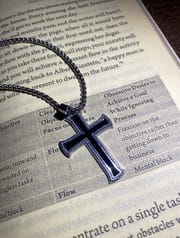 The black Cross_img_2