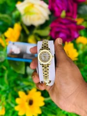 Elegant Gold Ladies Wrist Watch_img_1