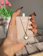 WHITE AND BLACK SHELL PENDANT_img_1