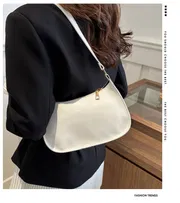 Glossy shoulder bag_img_1