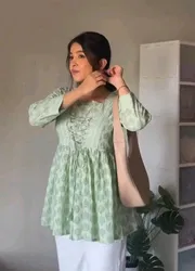 Trendy Short Tops_img_0
