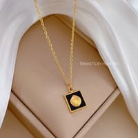 Black shell pendant_img_1