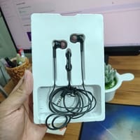 OneTech V2 Wired Earphone With Mic HD Sound Soft Silicon Cable_img_3