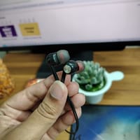 OneTech V2 Wired Earphone With Mic HD Sound Soft Silicon Cable_img_5