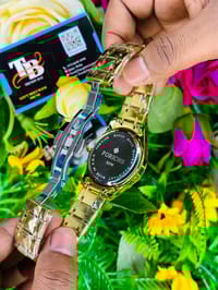 Luxury Gold Quartz Watch with Day & Date Display_img_3