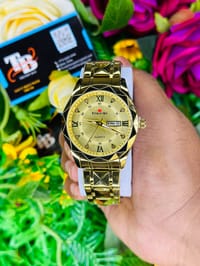 Luxury Gold Quartz Watch with Day & Date Display_img_1