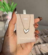 WHITE SHELL LOVE PENDANT_img_0