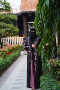 Muslima Dubai Embroidered Burqa Set – Full 5-Piece Premium Collection_img_2