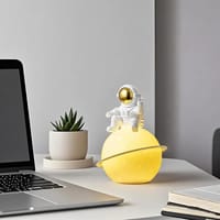 Astronaut-themed LED night light with 3D moon design - Battery Operated_img_4