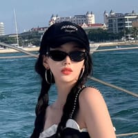 Trendy cat  Black sunglasses_img_1