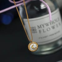 White shell moon necklace_img_3