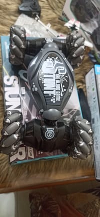 Hand Gesture RC Stunt Car – 4x4 Drift Car with Remote Control & Gesture Sensor Watch_img_3