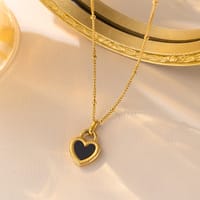 WHITE AND BLACK SHELL PENDANT_img_0