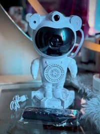 Astronaut Star Projector Lamp_img_0