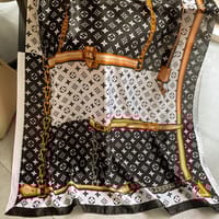 Black print silk scarf 🧣_img_0
