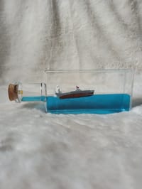 Unsinkable Ship Decoration Unique Non-sinking Pirate Ship Drift Bottle Ornament Perfect Gift for Kids Adults Ideal for Christmas Birthdays Desktop Ship Decoration_img_3