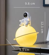 Astronaut-themed LED night light with 3D moon design - Battery Operated_img_8