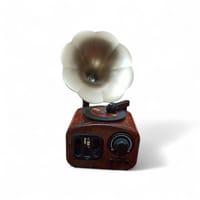 Vintage Mini Gramophone Showpiece – Classic Table Décor_img_0
