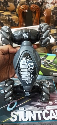 Hand Gesture RC Stunt Car – 4x4 Drift Car with Remote Control & Gesture Sensor Watch_img_2