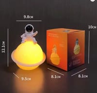 Astronaut-themed LED night light with 3D moon design - Battery Operated_img_7
