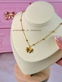 Bow/pookie neckpiece_img_2