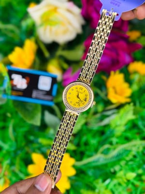 Elegant Gold Women’s Watch with Crystal Bezel_img_2