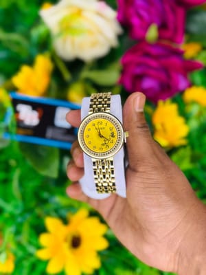 Elegant Gold Women’s Watch with Crystal Bezel