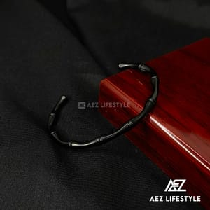 Prime Curve Cuff Bracelet (Black Edition)