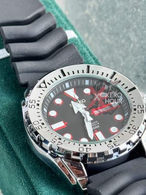 Seiko Sport 5 || Silicon Strap || Swift Movement || Black Red_img_1