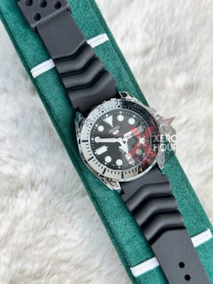 Seiko || SS Strap || Swift Movement || Silicon Strap Black || Powerful Lume_img_1