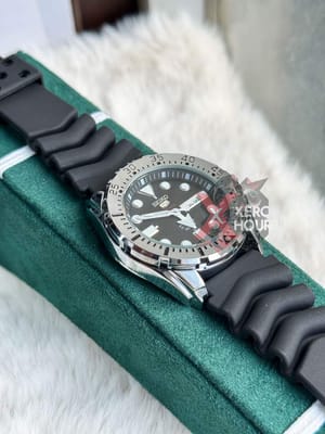 Seiko || SS Strap || Swift Movement || Silicon Strap Black || Powerful Lume_img_3