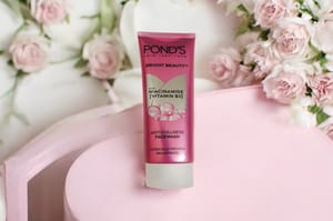 Pond's Bright Beauty Anti Dullness Face Wash with Niacinamide & Vitamin B3 100gm_img_0