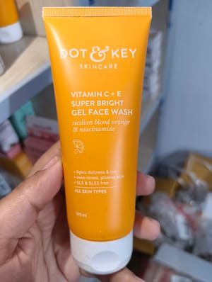 Dot & Key  Vitamin C + E Super Bright Gel Face Wash 100ml_img_1