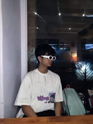 White oversized t-shirt