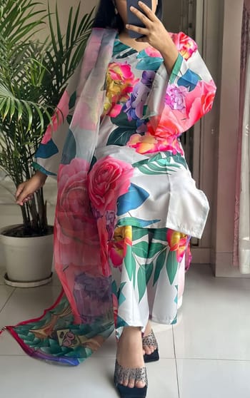 পাকিস্তানি ডিজাইনের স্কিন প্রিন্টের ইন্সপায়ার্ড থ্রি পিস কালেকশন।