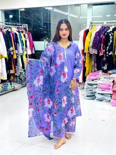 পাকিস্তানি ডিজাইনের  স্কিন প্রিন্টের ইন্সপায়ার্ড থ্রি পিস কালেকশন। - Image 4