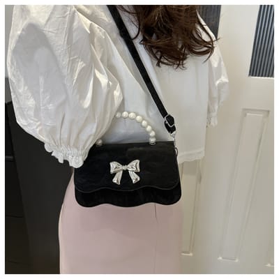 Hendhild bow party bag